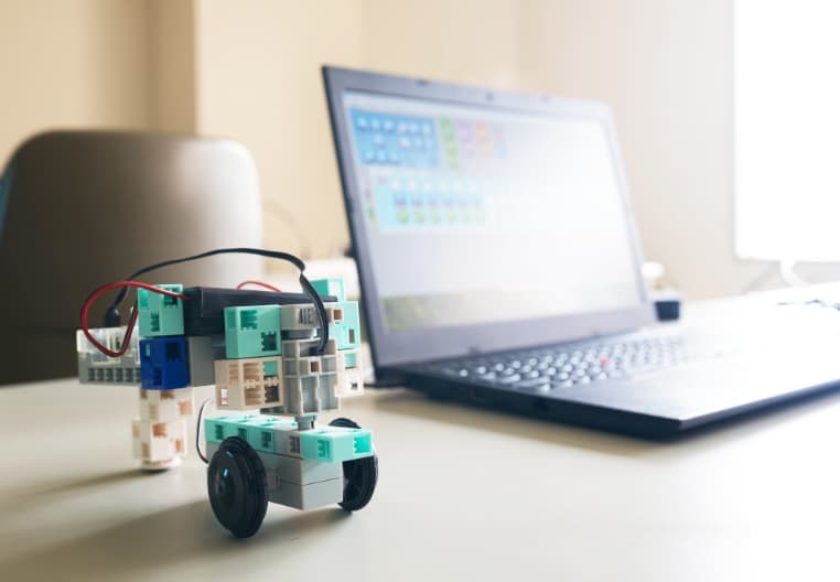 ロボットプログラミングイメージ写真